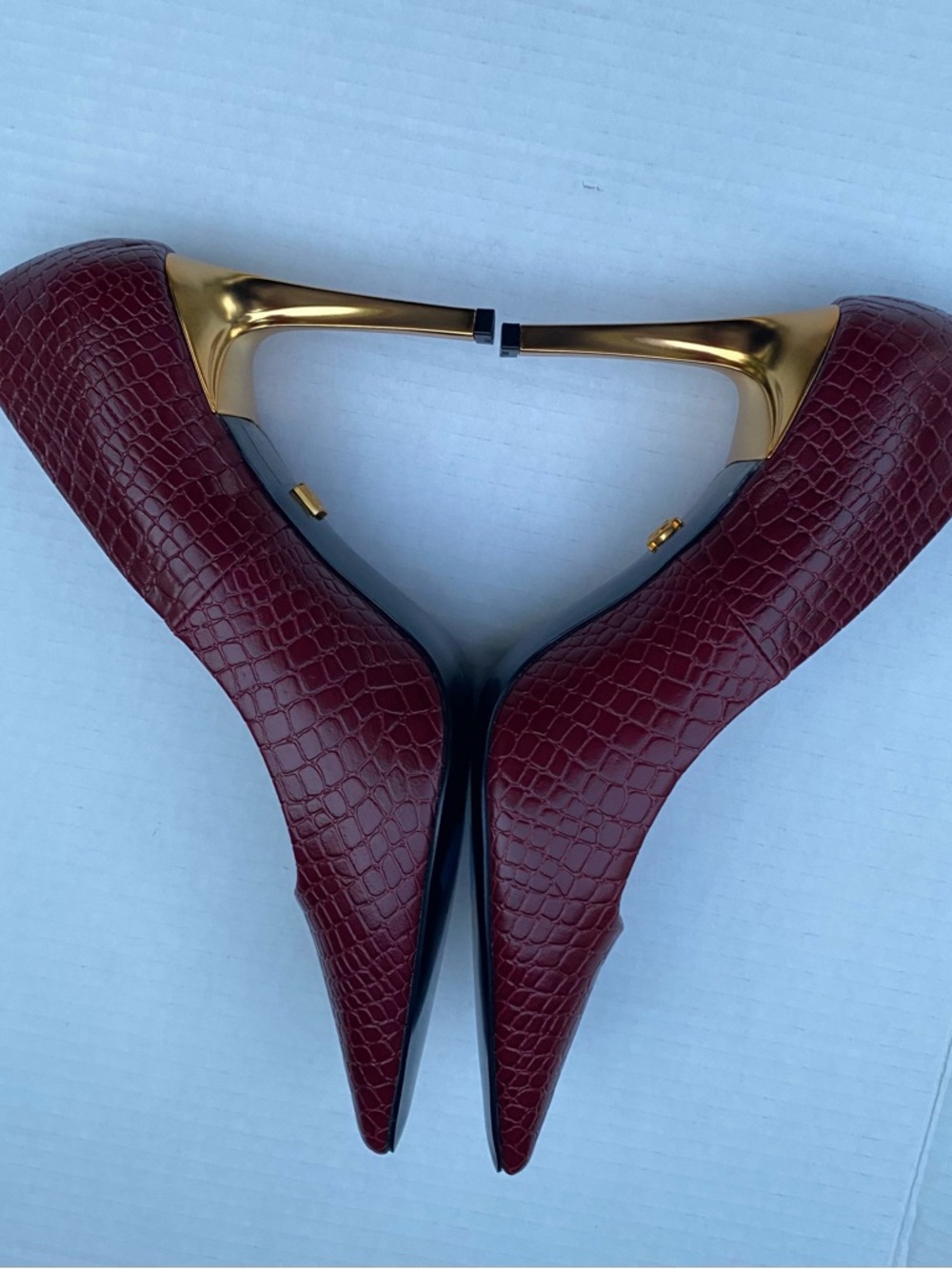 Donna Karan Burgundy Croc-Embossed Pointed Pump with Gold Heel⭐️